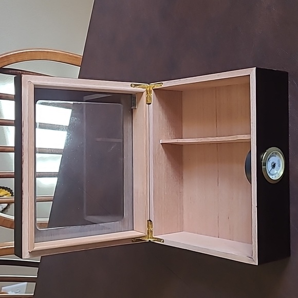 Cigar Humidor - Picture 2 of 6